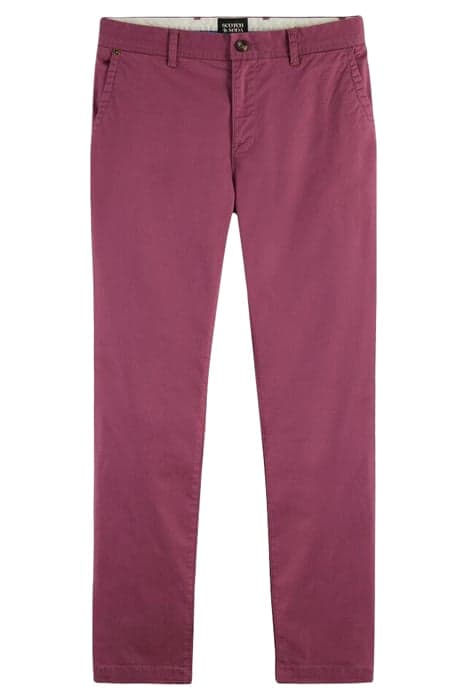 ESSENTIALS - STUART - SLIM-FIT ORGANIC COTTON CHINO DAHLIA by Scotch & Soda