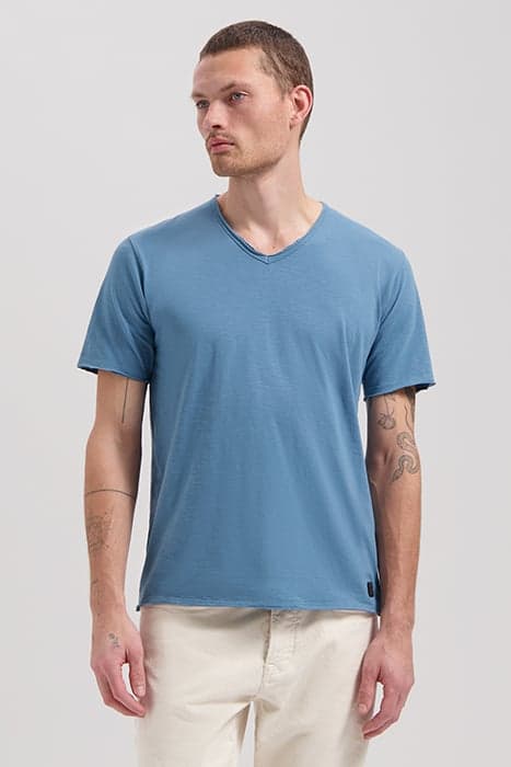 BASIC V-NECK TEE SLUB JERSEY AEGEAN BLUE by Dstrezzed