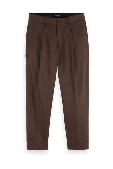 SEASONAL FIT - RELAXED COTTON-TWILL PLEATED CHINO FOSSIL by Scotch & Soda