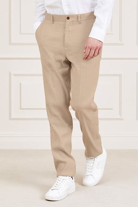 CLASSIC CHINO REG FI MOUNTAIN HONEY by Marciano by Guess