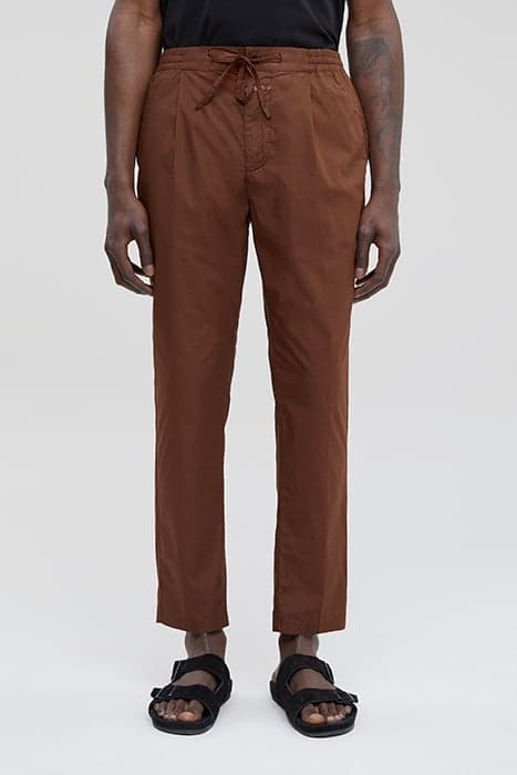 MEN VIGO TAPERED PANTS BRAZIL NUT by Closed