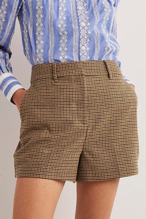 HIGH WAIST SHORTS DBR by Boden