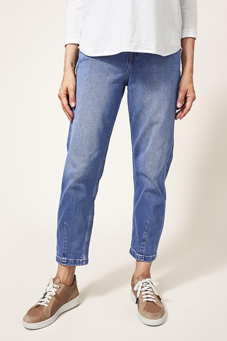 ROBYN BARREL JEANS LGT DENIM by White Stuff