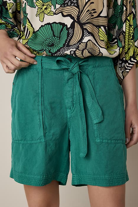 LOOSE FIT SHORTS FLOWY LINEN TENCEL TROPICAL GREEN by Summum Woman