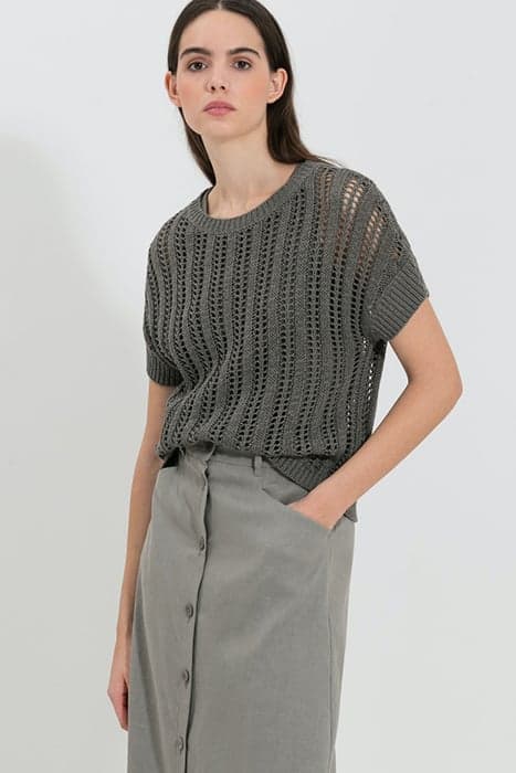 CAPE-TOP MIT LOCHMUSTER ASPHALT GREY by Luisa Cerano