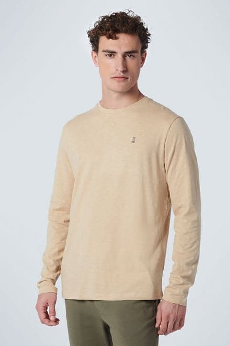 T-SHIRT LONG SLEEVE CREWNECK SLUB SAND by No Excess