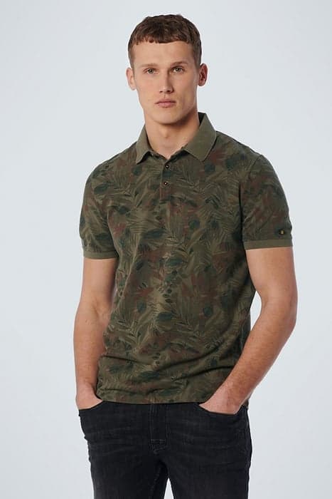 POLO PIQUE ALLOVER PRINTED ARMY by No Excess