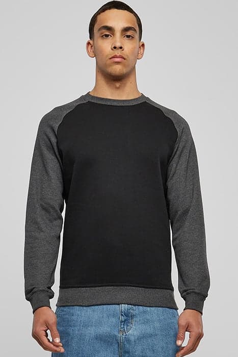 2-TONE RAGLAN CREWNECK BLK/CHA by Urban Classics