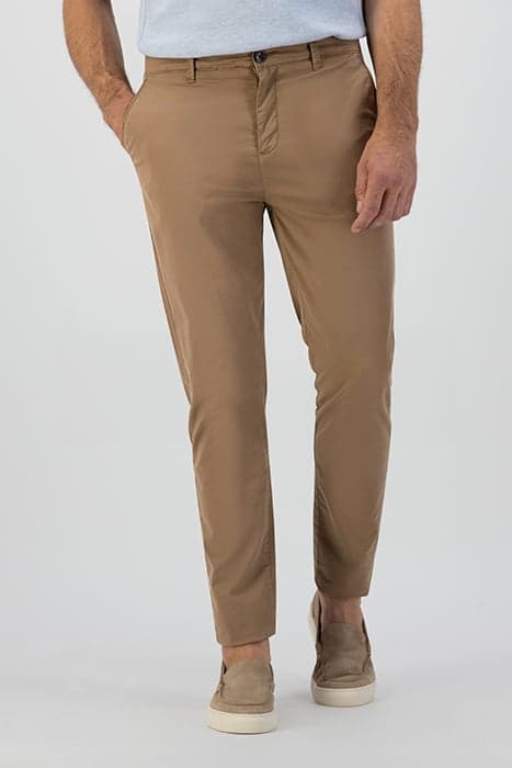 CHARLIE SLIMFIT CHINO LIGHT STRETCH DESERT BROWN by Dstrezzed