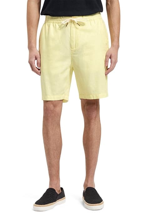 FAVE- COTTON/LINEN TWILL BERMU WASHED NEON YELLOW by Scotch & Soda