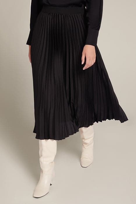 PLEATED SKIRT IN SATIN FABRIC BLACK by Elena Mirò