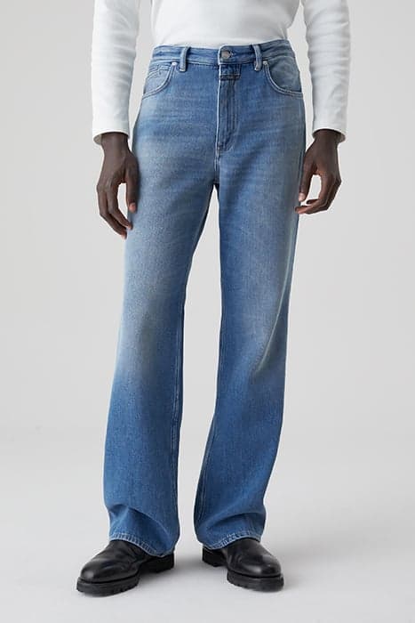 STYLE NAME ROPER FLARED JEANS MID BLUE by Closed