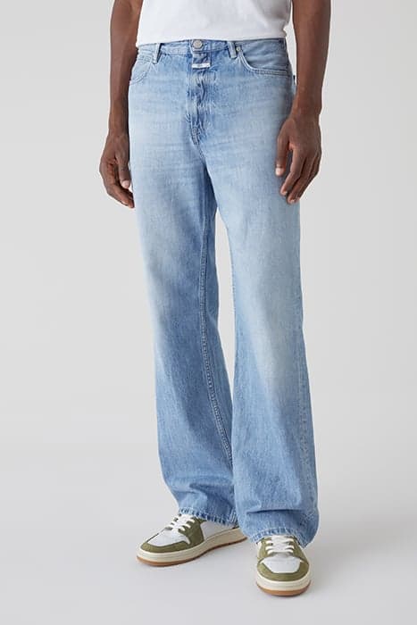 STYLE NAME ROPER FLARED JEANS LIGHT BLUE by Closed