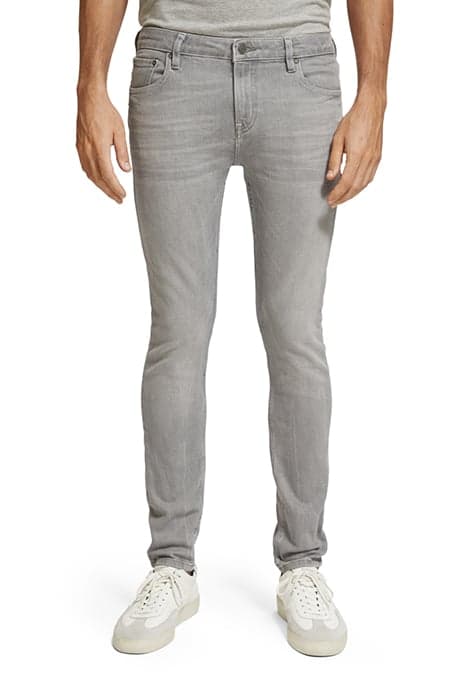 SKIM SKINNY JEANS — STONE AND SAND STONE AND SAND by Scotch & Soda