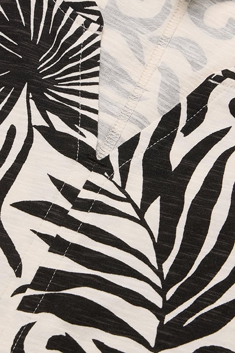 NELLY NOTCH NECK TEE BLACK PRINTED 4