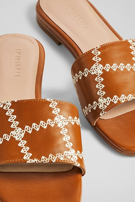 FLS SLIPPERS SADDLE 4