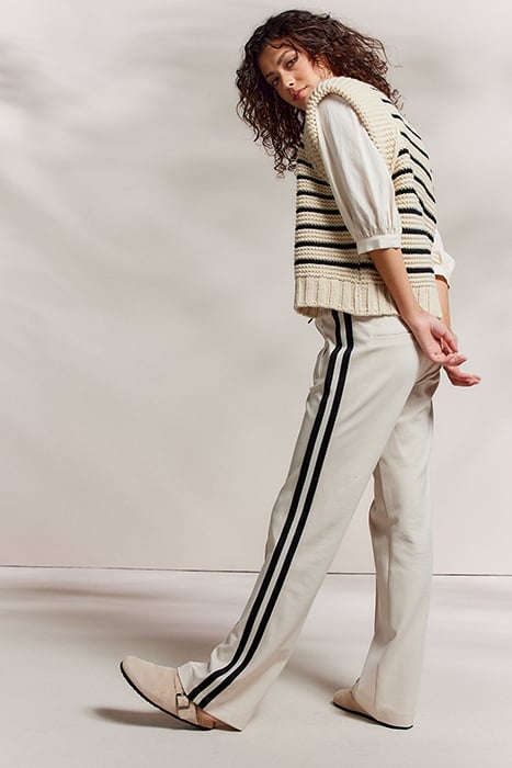 SLEEVELESS CARDIGAN CHUNKY RIBBLE KNIT IVORY 3