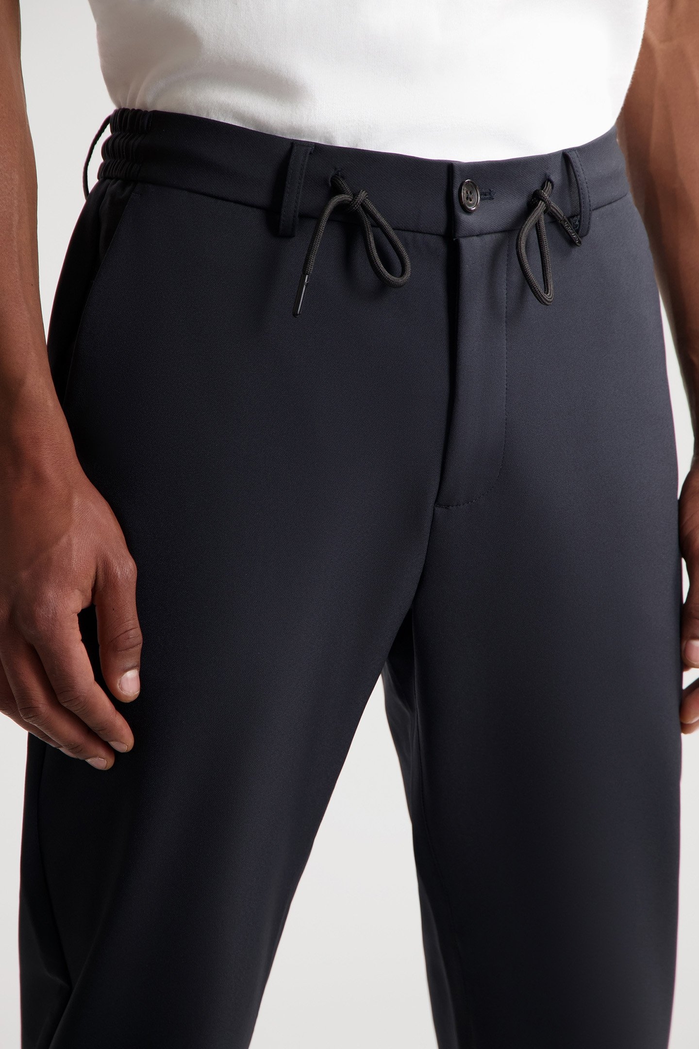 DS_LOGAN TECH CHINO BLACK 6