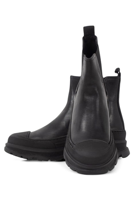 BLACK LEATHER CHELSEA BOOTS WITH LUGGED SOLE 6