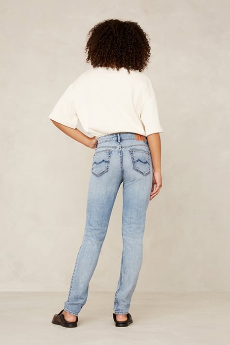 JUNO LIGHT WELL WORN 2